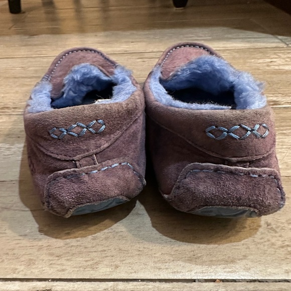 UGG Purple Slippers with Blue Lining - Picture 4 of 6